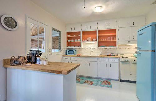 Yard and Hot Tub Historic Lake Worth Cottage! - Photo 4