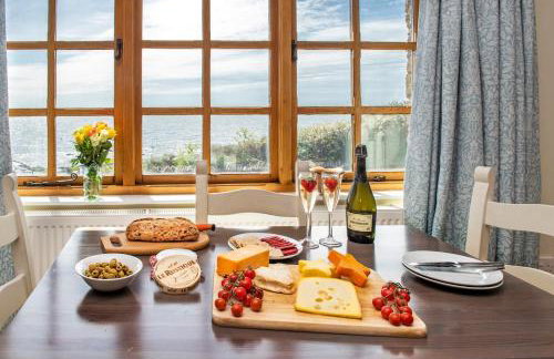Cosy cottage on the edge of Portwrinkle beach - Photo 1