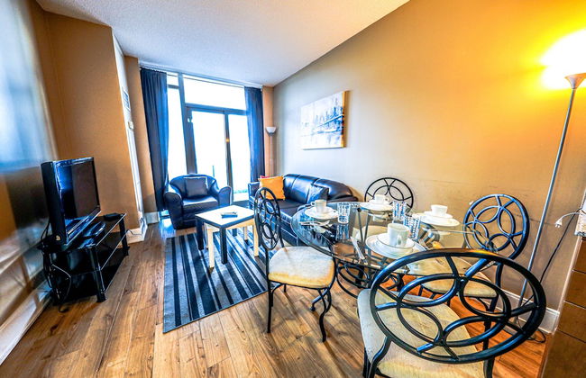 Lake View Luxury Condo by Elite Suites - Photo 10