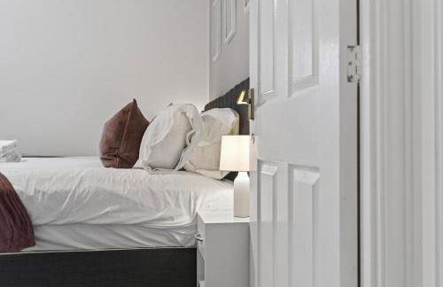 NEW! Large 5BR 2BA Home Leamington Spa Driveway Garage Parking WI-FI - Photo 15