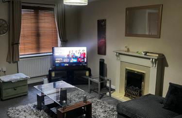 Brades Rise House - 3 bedroom house with 2 toilets with a private garden - Foto 5