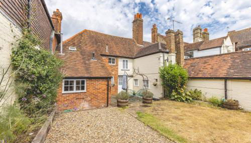 Charming 3BR Cottage Near Windsor and Sights - By Tempstay - Foto 2