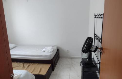 Luias, apartamento ao lado do shopping plaza e atacadão com wi-fi , tv grátis van na porta - Photo 25