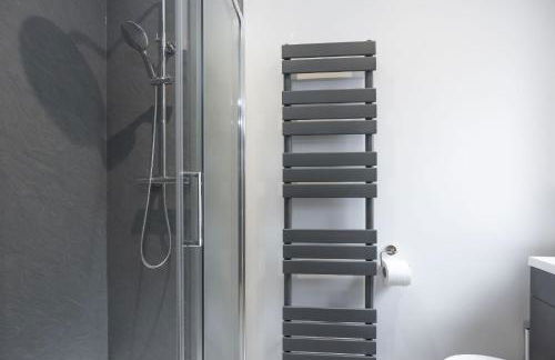 Beautiful 3-Bed Home with Hot Tub in Ross-on-Wye - Photo 10