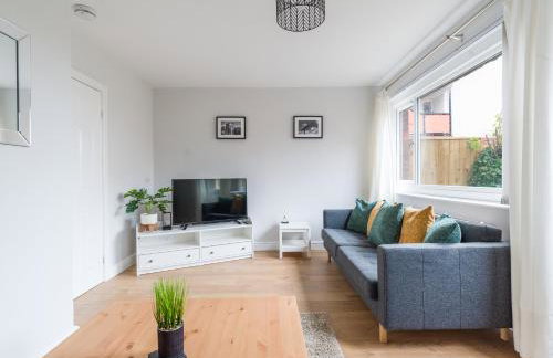 Howick House-Sleeps 5-Pet friendly-Parking-Garden - Foto 1