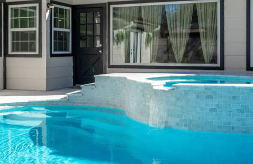 Relaxed Luxury Pet Friendly Home with Pool and Backyard Lounge in San Antonio, TX - Foto 57