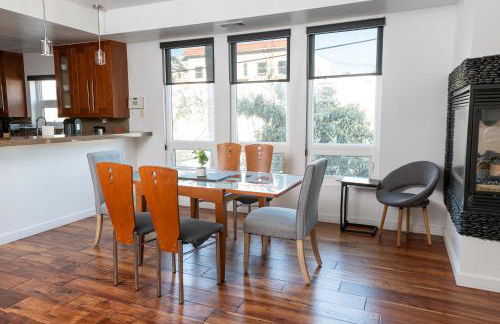 Chic SD Basecamp - Walk to Downtown - Foto 5