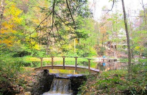 Stunning Weekend Getaway near Hickory Run State Park in Pennsylvania - Photo 26