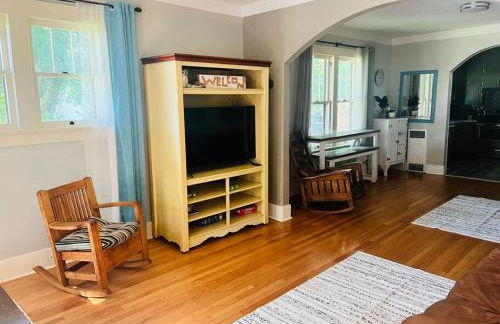 Walk to Dining Breweries and Shops Plus New Hot Tub - Foto 30