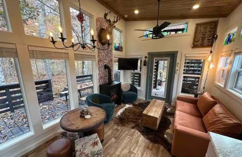 Blueberry Farm Cottage, Hot Tub, Creek, Game Room - Foto 1