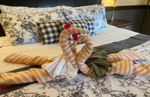 South Florida Spacious Oasis 4BR Retreat with 2 King Beds, Amazing Pool, near Beaches - Photo 58