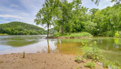 River Access and Private Deck Mountain View Retreat - Foto 3