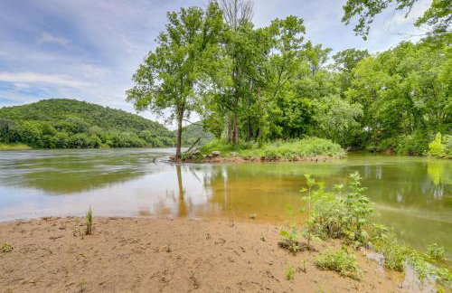 River Access and Private Deck Mountain View Retreat - Foto 3