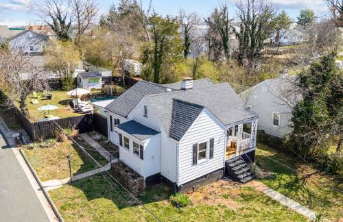 Quaint Cottage in heart of LYH - POOL with HOT TUB! - Foto 15