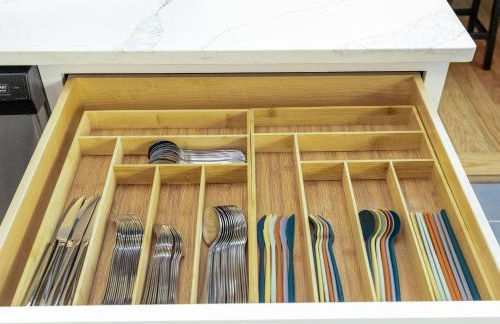 Boston 4BR Home with Parking BBQ Fire - Photo 29