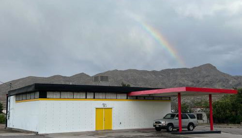 SPACE CASTLE: a 1950s Gas Station transformed into an Art Themed Wonderland - Foto 3
