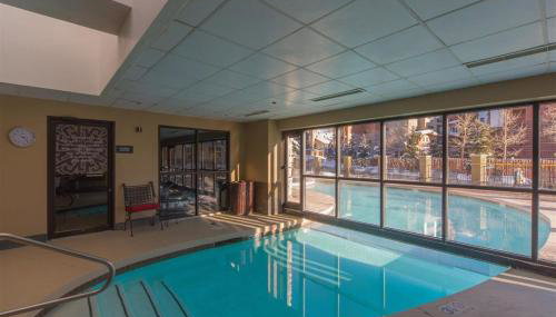 Stellar Location with Hot Tub Pool Steam Room & Gym Acces - Foto 5