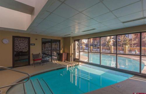 Stellar Location with Hot Tub Pool Steam Room & Gym Acces - Foto 5