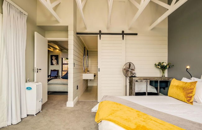 Spacious Apartment With Pool in Camps Bay - Photo 20