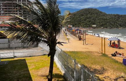 Casa em Itapema pé na areia, de frente ao mar - Foto 9