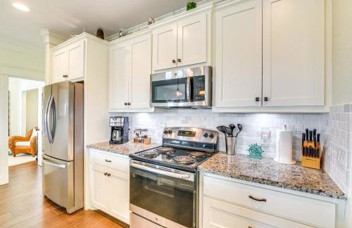 Canal-Front Coastal Getaway in Gilchrist with Deck - Foto 9