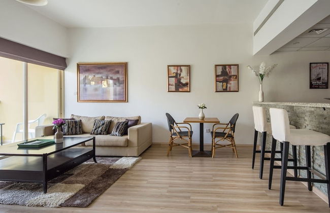 Spacious 1BR in The Greens! - Photo 1