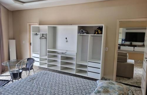 Casa espaçosa, Mobiliada e bem localizada - Foto 12