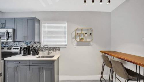 Rustic Retreats Beachy 1BR for 4 guests in the heart of Fort Lauderdale - Foto 4