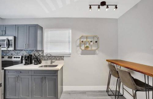 Rustic Retreats Beachy 1BR for 4 guests in the heart of Fort Lauderdale - Foto 4