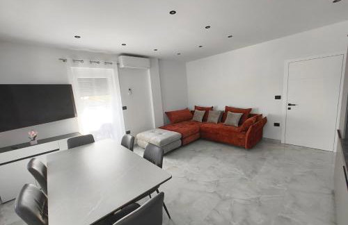 Apartments Ivana with the pool - Photo 9