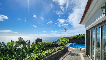 Villa Ocean Wave Calheta - Oversized Pool & Stunning Ocean Views - Photo 5