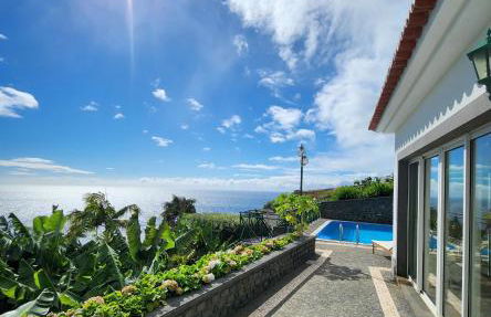 Villa Ocean Wave Calheta - Oversized Pool & Stunning Ocean Views - Photo 5