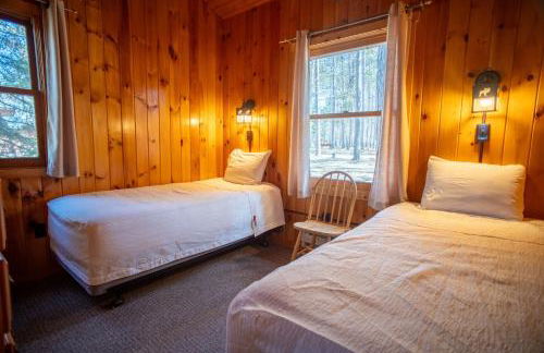 Cozy 3 Bedroom House - Prime Location - Birch Lake - Parking - CB06 - Foto 6