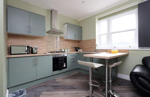 Modern Comfort 4 Bedrooms and Great Location - Foto 5