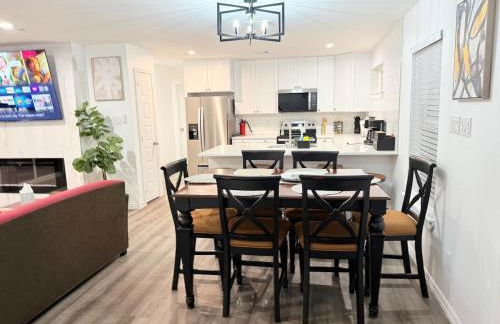 Cozy Lakeview Retreat Home - Photo 14