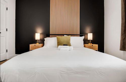 Boulevard Stays Chic 1BR Near Stadium Pool Access Gym & Free Parking - Photo 13