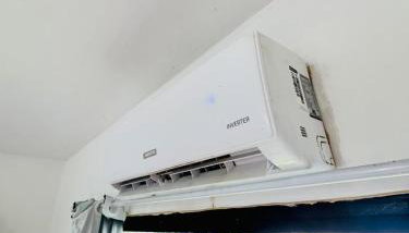 Ap em bairro nobre com garagem e ar - Foto 4