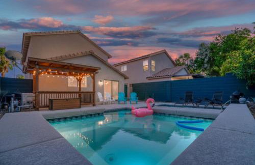 FUN Retro Arcade Villa - Pool&Spa, Arcades, Billiards,BBQ Gazebo Lounge, 10 Mins Strip - Photo 2