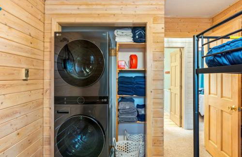 Cute Whitefish Cabin with Hot tub - Foto 30