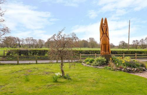 South Lodge - Longford Hall Farm Holiday Cottages - Photo 32