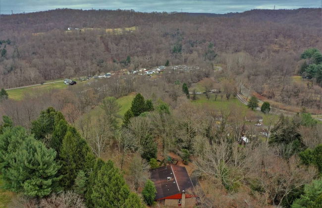 Unique and Secluded Country Estate Near Pittsburgh - Foto 21