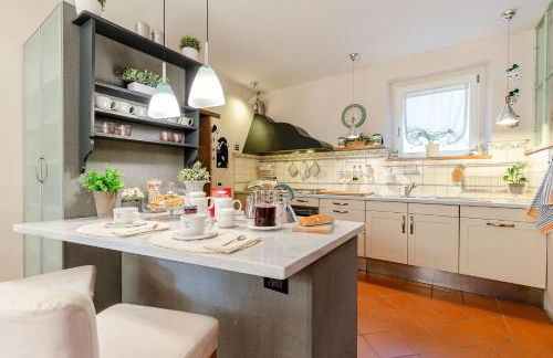 Villa Ester, a Stylish Farmhouse on the Hills - Foto 31