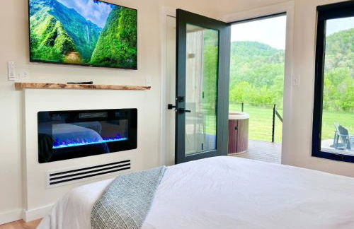 Three Suns Full Rental | 8 Cabins | Views | River - Foto 8