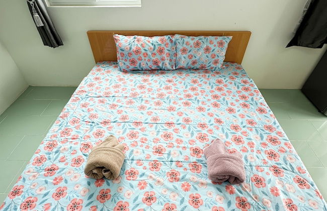 At Samutsakorn Suansom - Photo 5