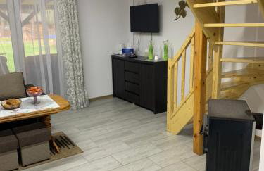 Domek w lesie blisko rzeki - Foto 4