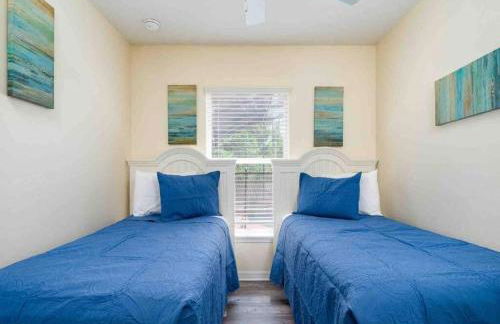 5 bedroom, 7 bed , 3 bathroom Midterm Rental Home with Pool and Game room, near Disney - Foto 9