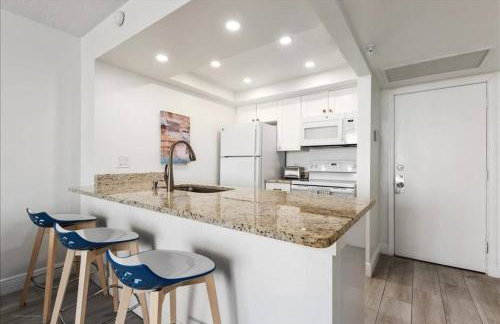 Hutchinson Island BeachFront Heated Pool Balcony Top Floor Amazing View - Foto 7