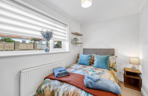 Minutes from the port of Dover, free WiFi, free offroad private parking and rated a guest favourite on Air b nb! - Foto 1