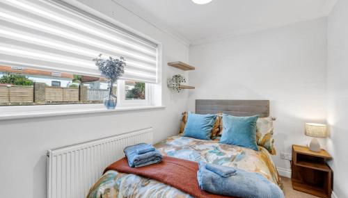 Minutes from the port of Dover, free WiFi, free offroad private parking and rated a guest favourite on Air b nb! - Foto 1