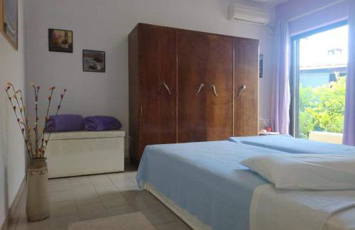 Violet Bedroom and Apartment - Photo 17